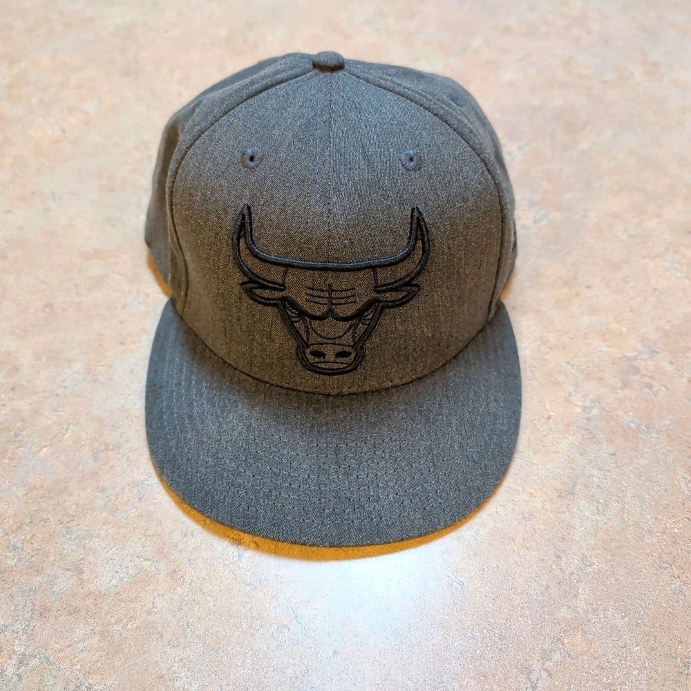Ultra Game Chicago Bulls Hat Mens Grey Black Embroidered Snapback NBA